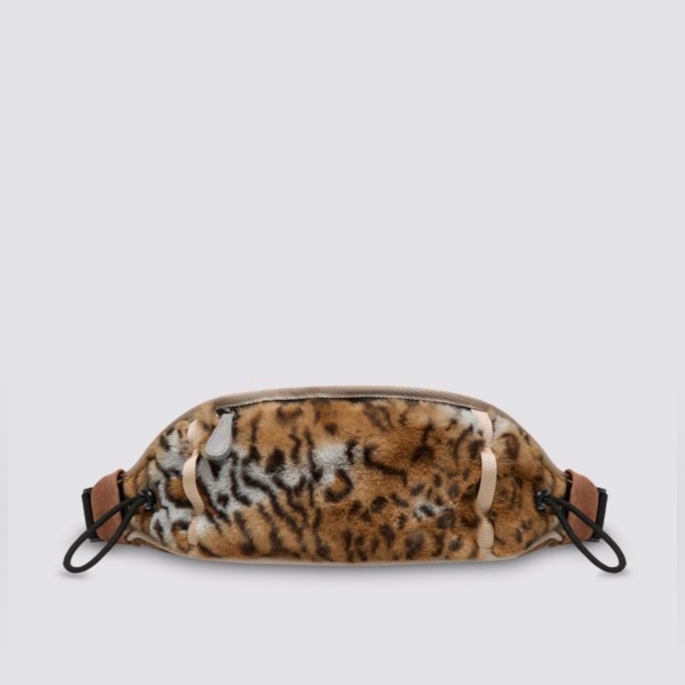NWT Flower Mountain Faux Fur Animal Shoulder/Waist Bag - Bum bag - Brown